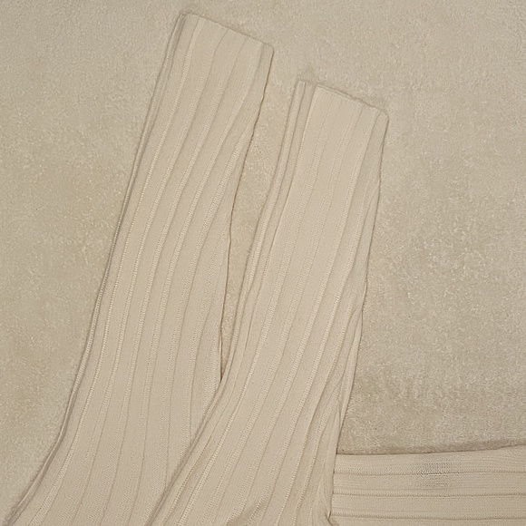 NWOT, Sanctuary Women's Cream Turtleneck Sweater - Picture 10 of 15